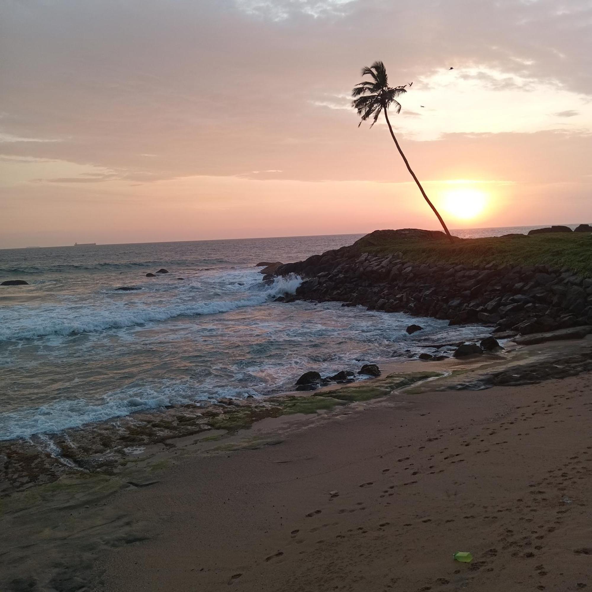 Sunset Beach Villa Галле Экстерьер фото